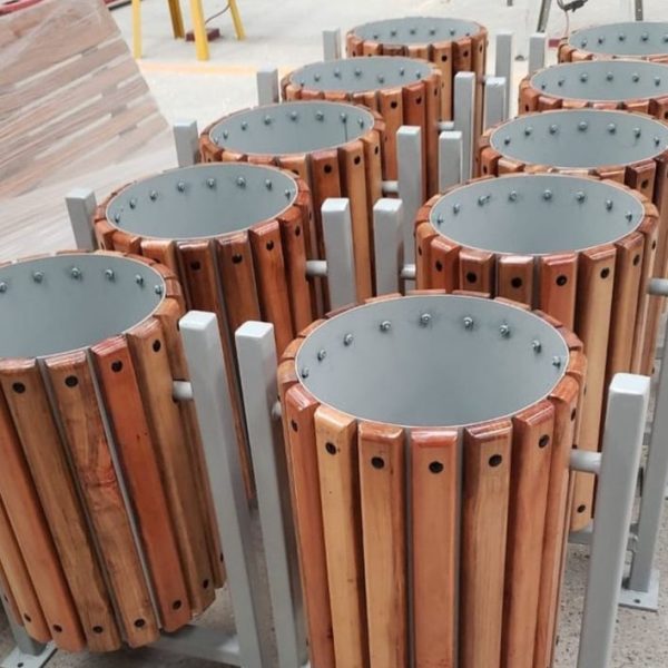 Basurero de Madera iv
